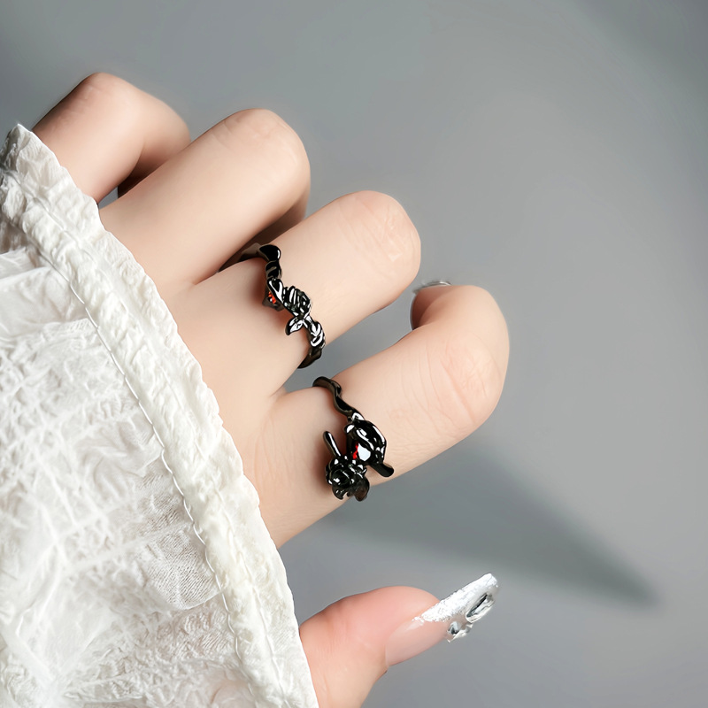 New dark thorn rose open ring for women with irregular and unique texture, sweet and cool punk androgynic style index finger ring full figure