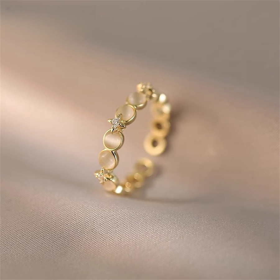 French star cat's eye ring, a niche design for women with an open index finger ring, exudes a light luxury and high-end charm, and is a versatile ring full figure