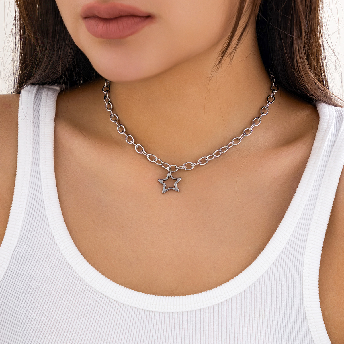European and American cross-border jewelry: simple, sweet and cool titanium steel star necklace, versatile fine chain, geometric metal necklace details Picture