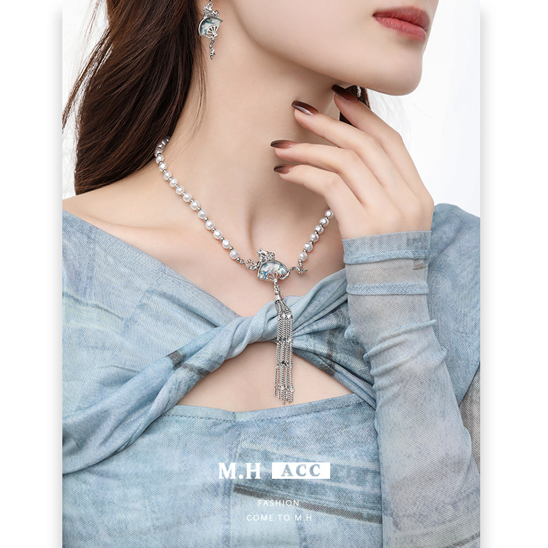 New Chinese-style national trend dragon fan earrings, silver needle, high-end retro earrings, Chinese-style trendy and elegant earrings wholesale Specification drawing