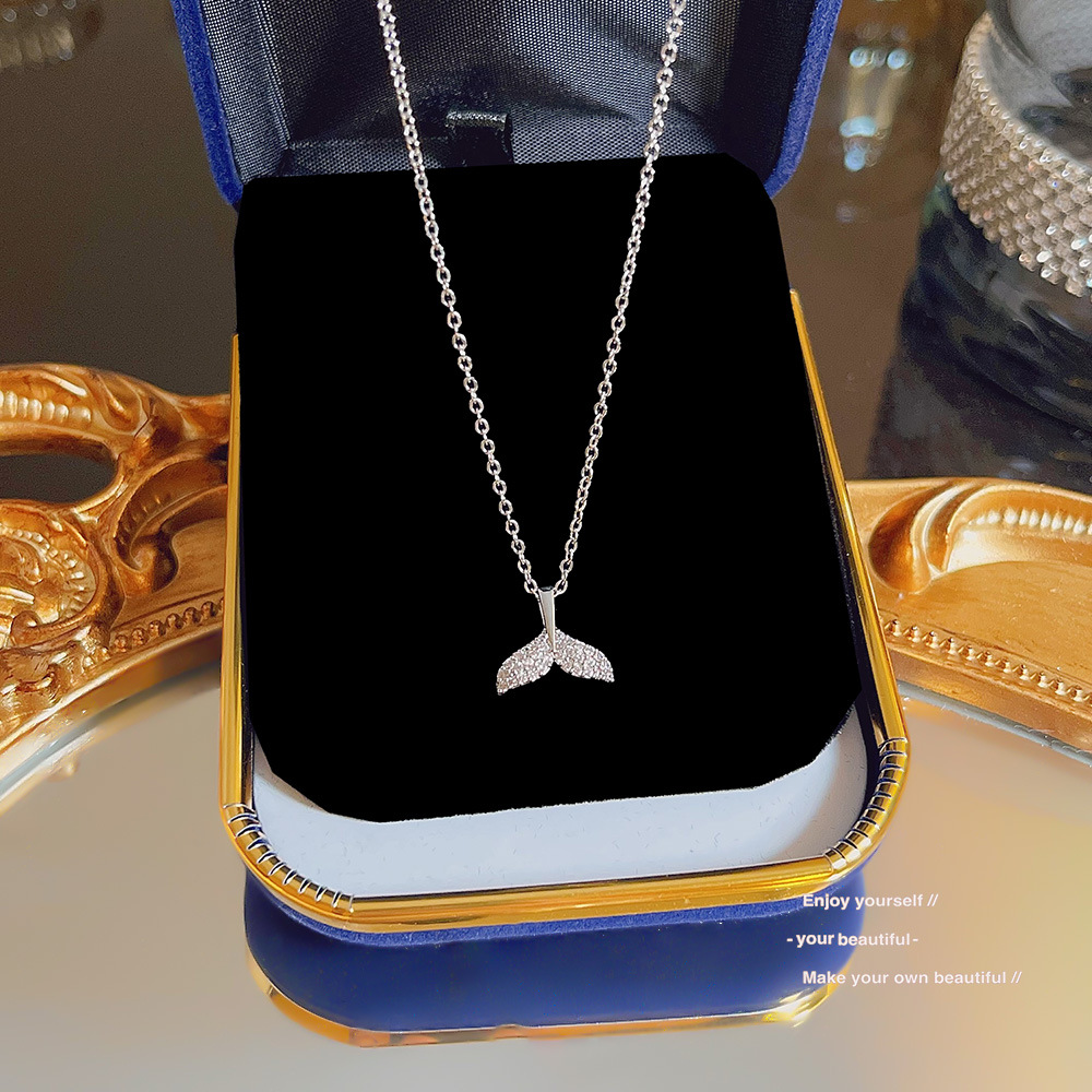 Korean-style high-end, niche necklace, women's light luxury design collarbone chain, new popular fishtail neckchain accessory full figure