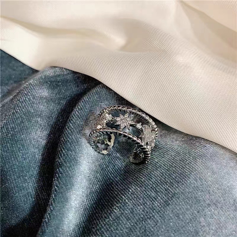 Hexagonal star open ring, a fashionable, individualistic and light luxury zircon index finger ring with full diamonds, an ins niche and high-end ring Application Scenario