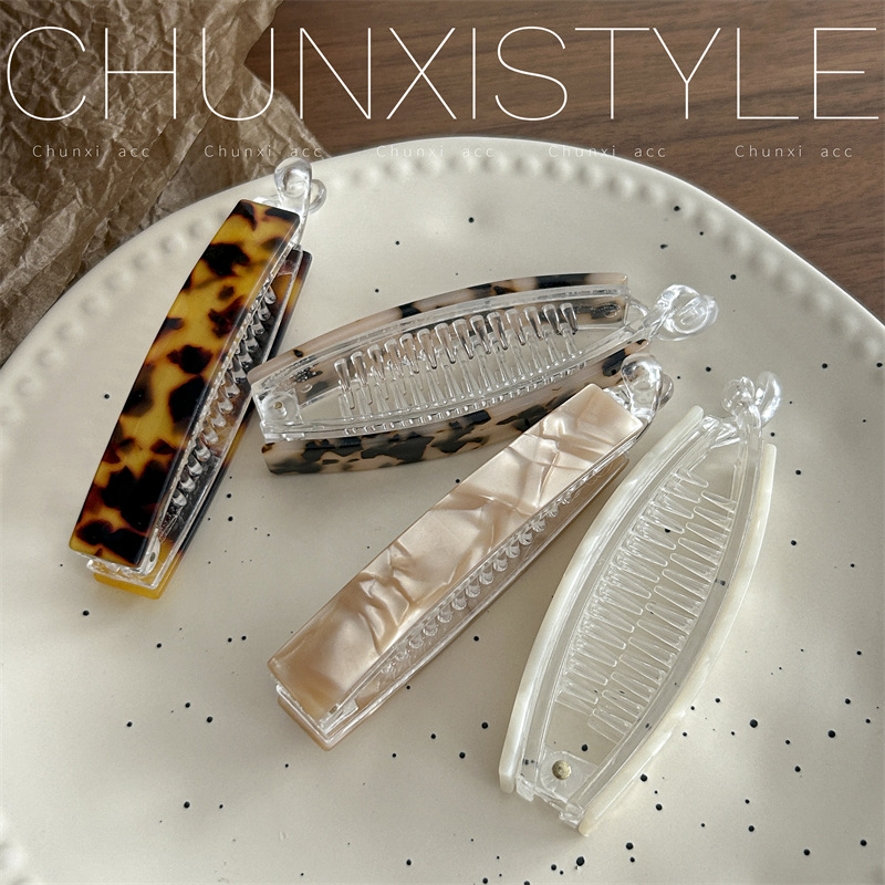 Fashionable and retro leopard print, with a ponytail at the back, a banana clip headpiece, a simple and versatile hairpin for going out details Picture