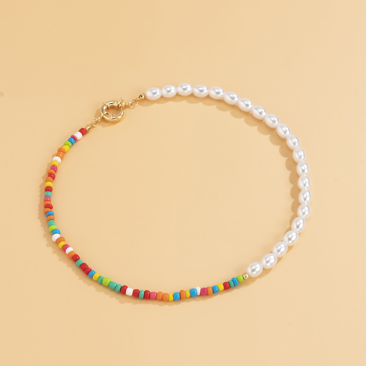 European and American cross-border jewelry: Pastoral rice bead woven Daisy necklace, simple oil-dripping heart-shaped layered collarbone chain Application Scenario