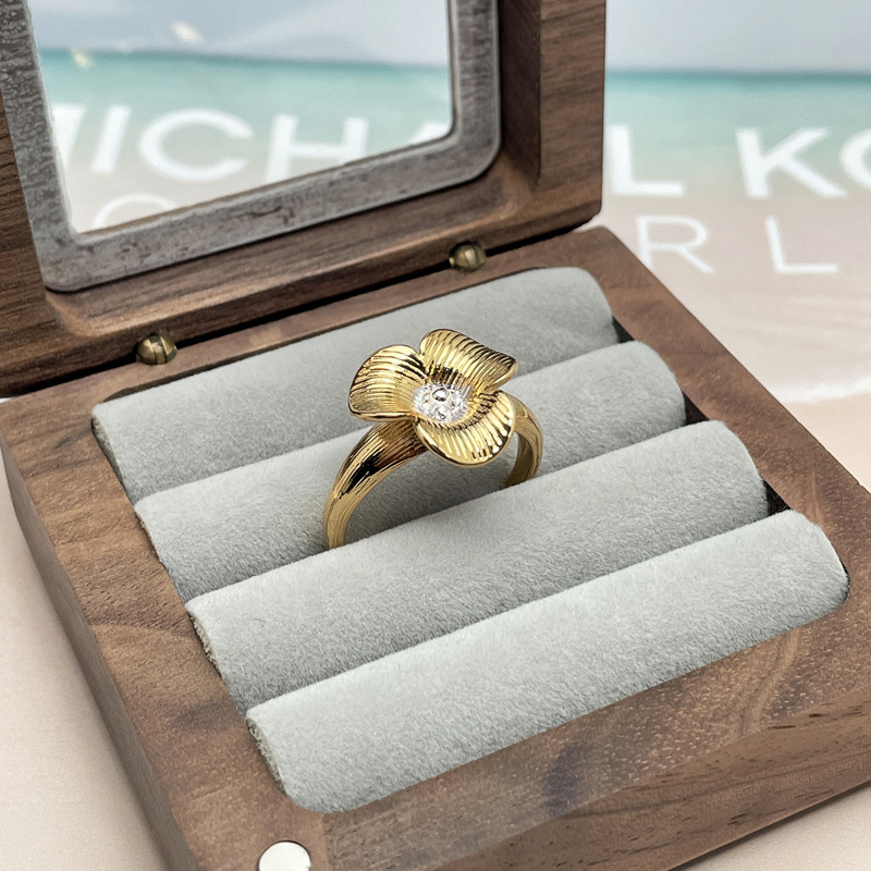 The new Chinese-style retro brushed flower ring for women features a light luxury, exquisite and cold design with a high-end feel, highlighting the white petal ring details Picture