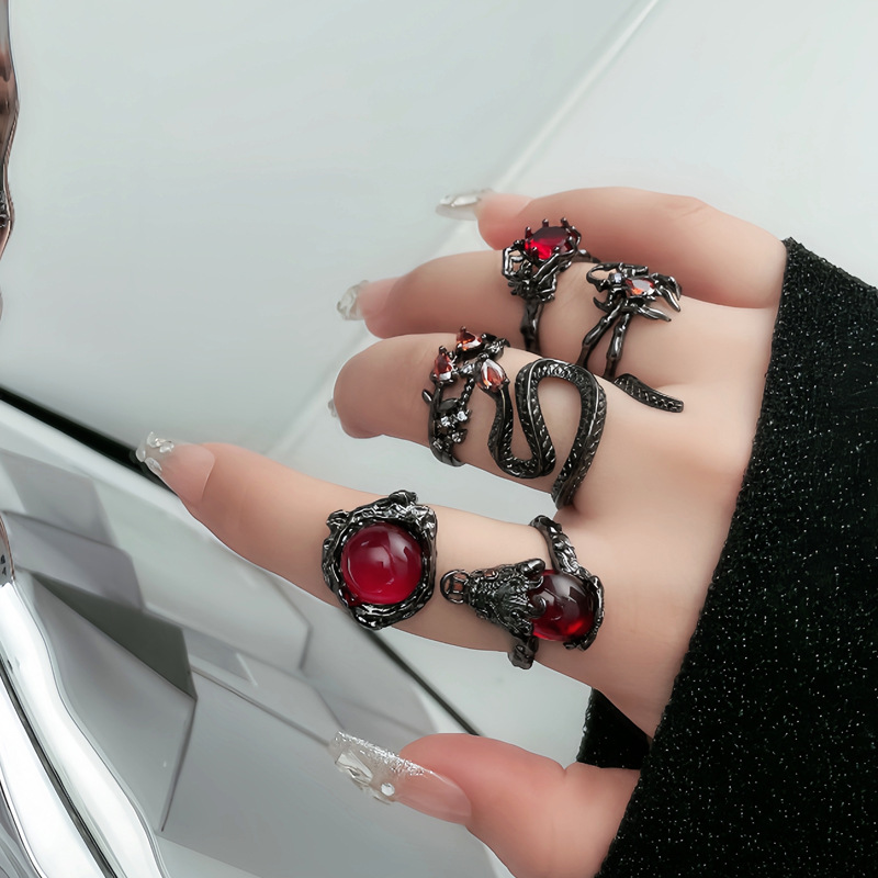 Cross-border European and American dark style snake-shaped spider alien punk open ring, unique female hip-hop niche design ring Application Scenario