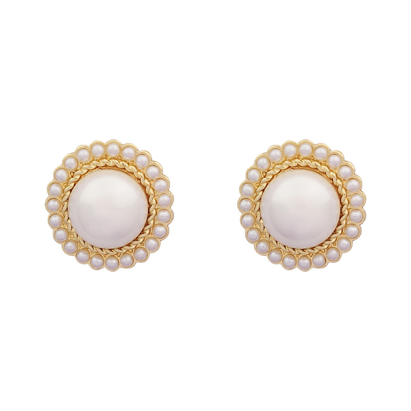 2025 New retro Herbben-style pearl stud earrings for women, French niche, trendy autumn and winter collection, elegant earrings and earrings Item Picture