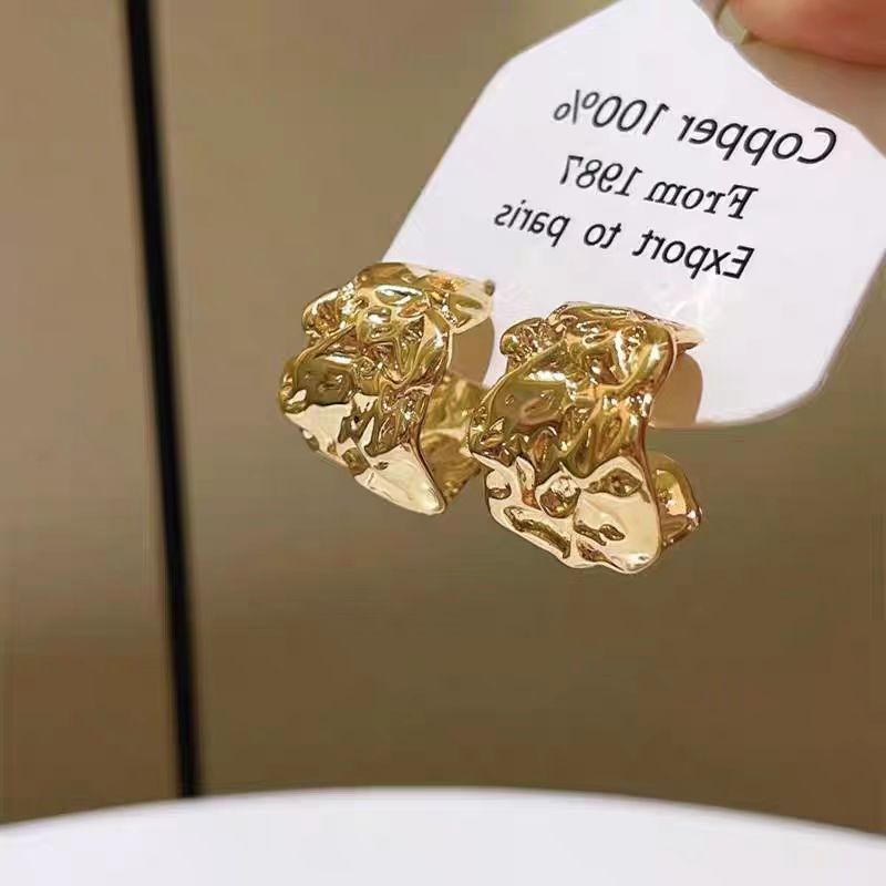 vintage pleated metal earrings for women, vintage new style, simple and high-end, niche design stud earrings Specification drawing