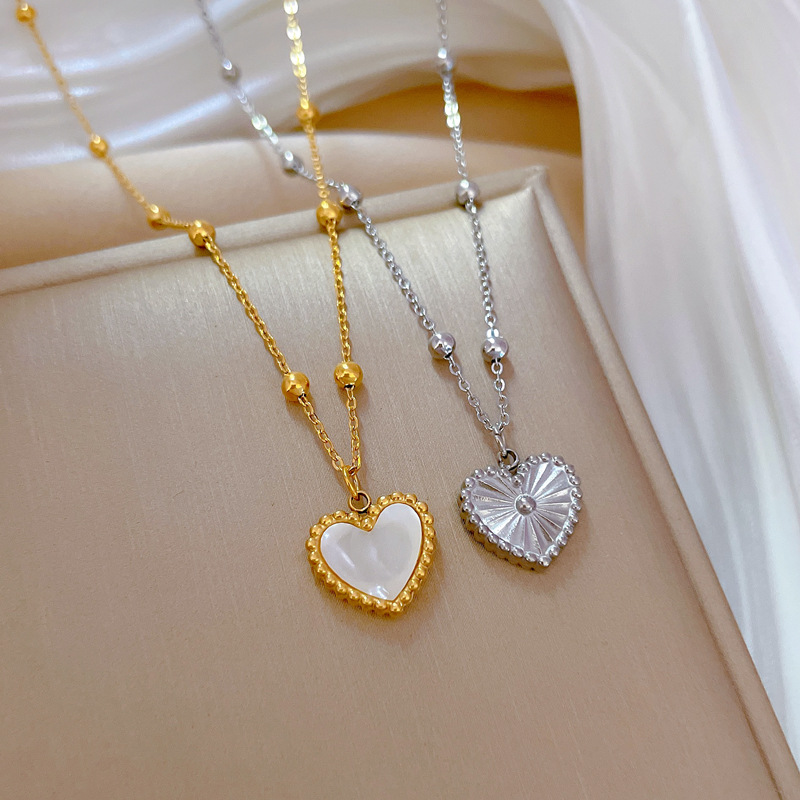 【 All-titanium Steel 】 Mother-of-pearl heart style, minimalist style, real gold necklace inside the furnace, women's ins collarbone chain Application Scenario