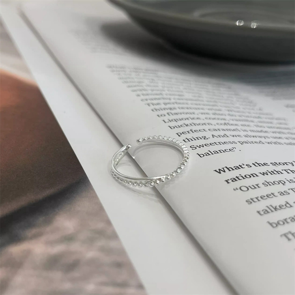 Minimalist cross-line ring for women, pure silver s925, Japanese and Korean fashion, exquisite and cold style ring with adjustable opening Application Scenario