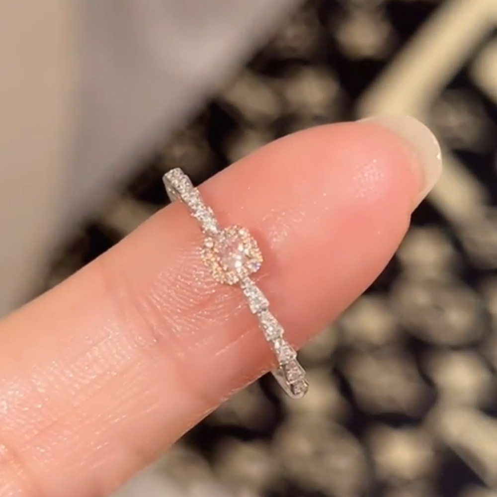 The dazzling pink zircon ring is a new, niche design index finger ring for women. It is unique, fashionable, individual and high-end Specification drawing