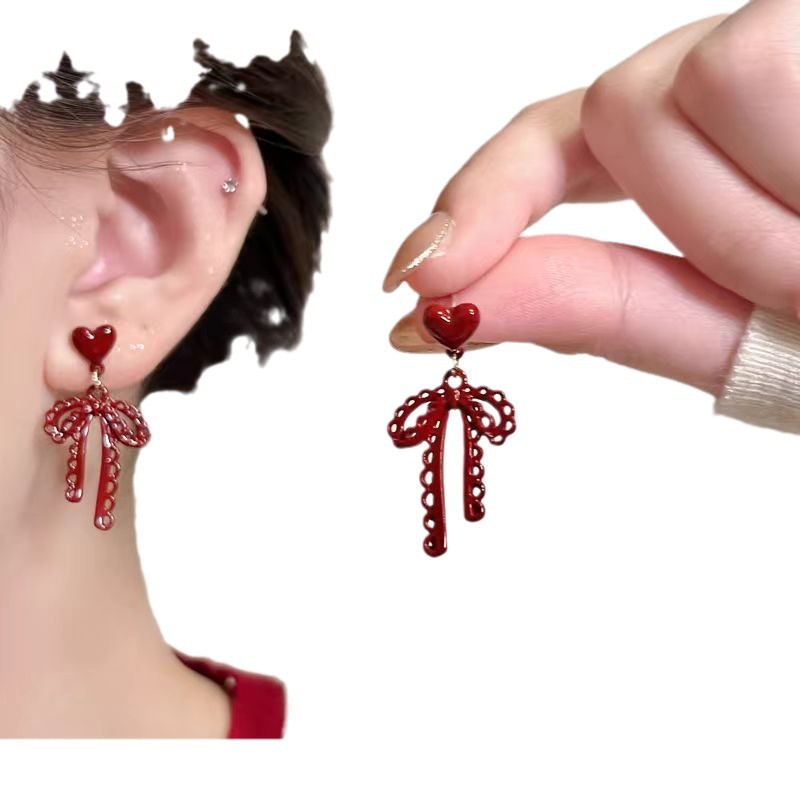 Retro wine-red heart-shaped bow earrings, Hong Kong-style, niche and high-end stud earrings, versatile earrings for daily commuting Item Picture