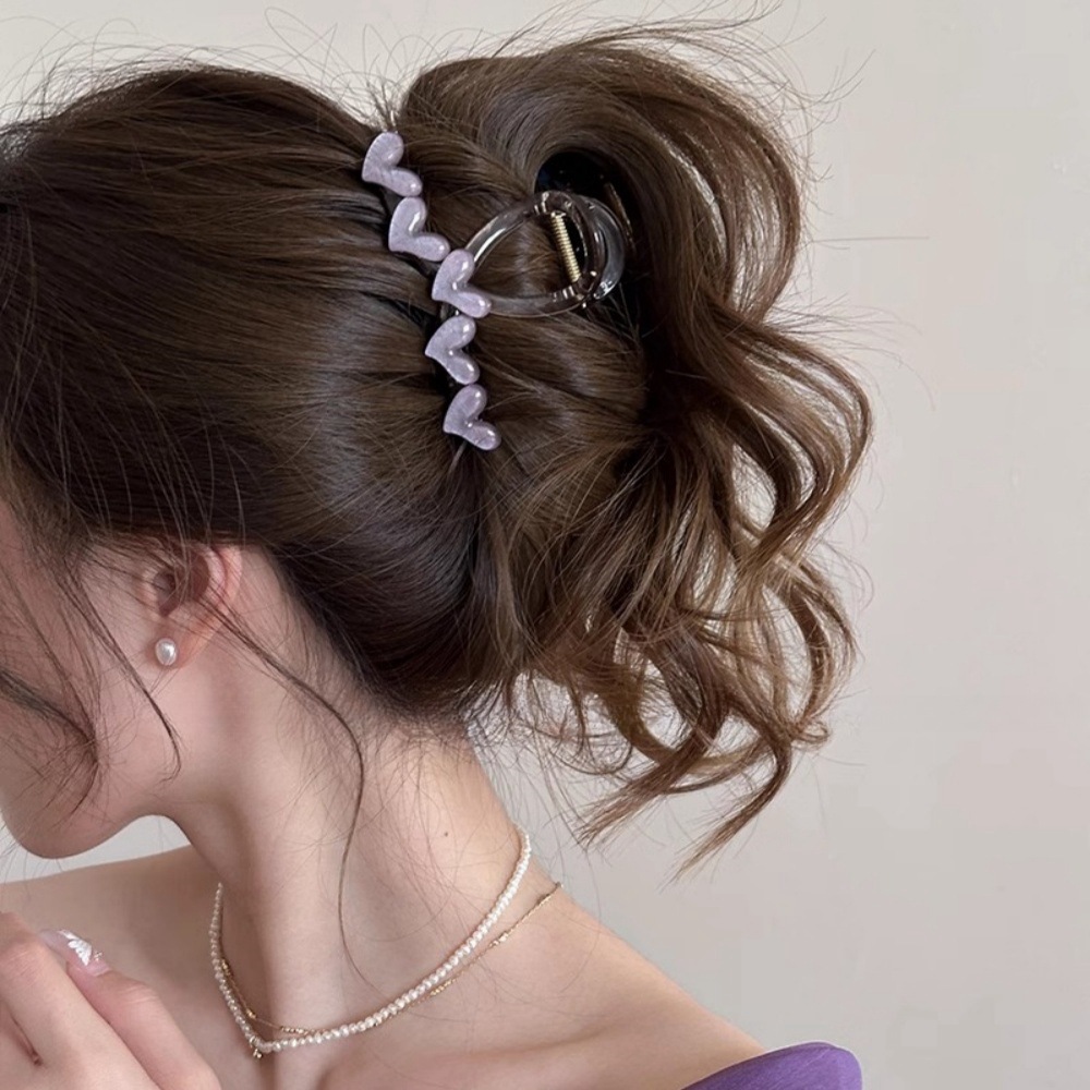 Fresh Korean style ~ Heart-shaped grab clip for women, high-end and simple clip headwear, hairpin, shark clip at the back of the head, ins hair accessory full figure