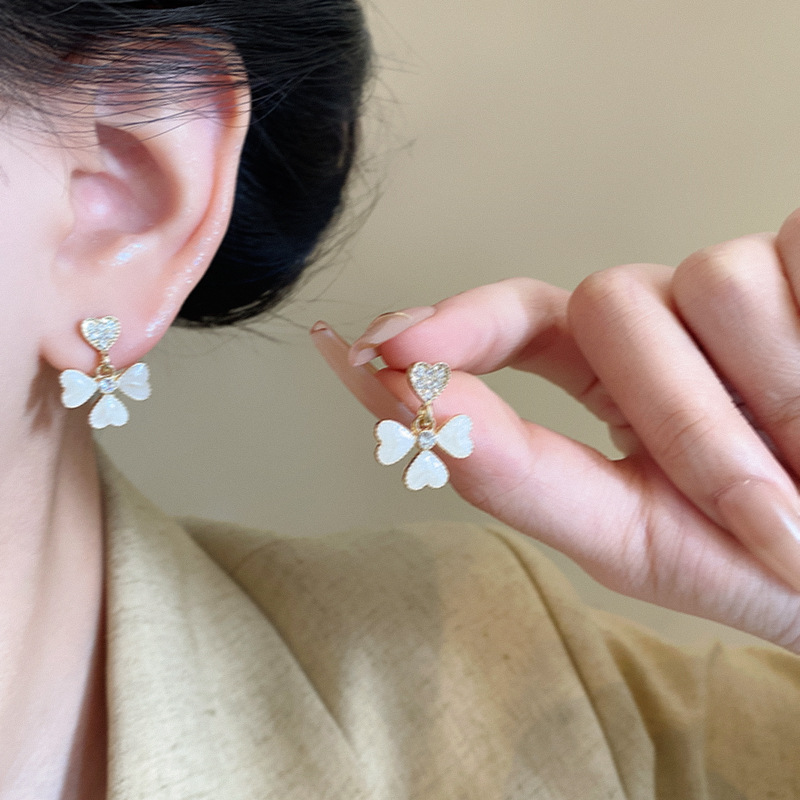 S925 Silver Needle Fresh and Delicate Flower Earrings, versatile and high-end tassel stud earrings, best-selling heart-shaped earrings wholesale details Picture