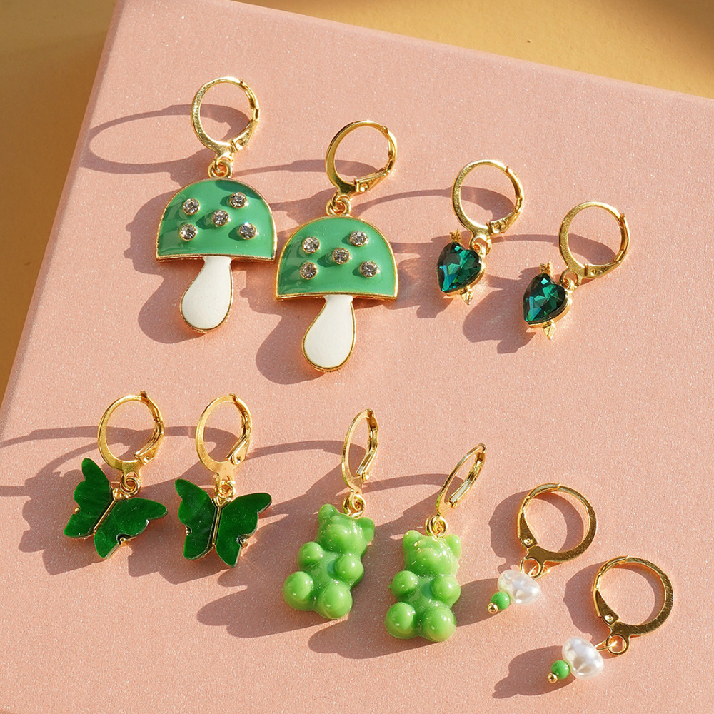 Wholesale of popular C-shaped earrings from Europe and America, creative retro butterfly heart-shaped circle earrings set of six pieces Specification drawing