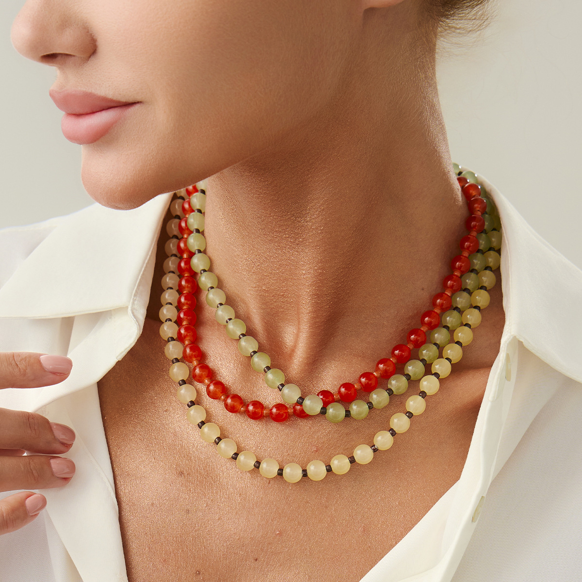 European and American cross-border jewelry, high-end, light green transparent glass beaded necklace, fashionable and simple, rice bead collarbone chain for women full figure