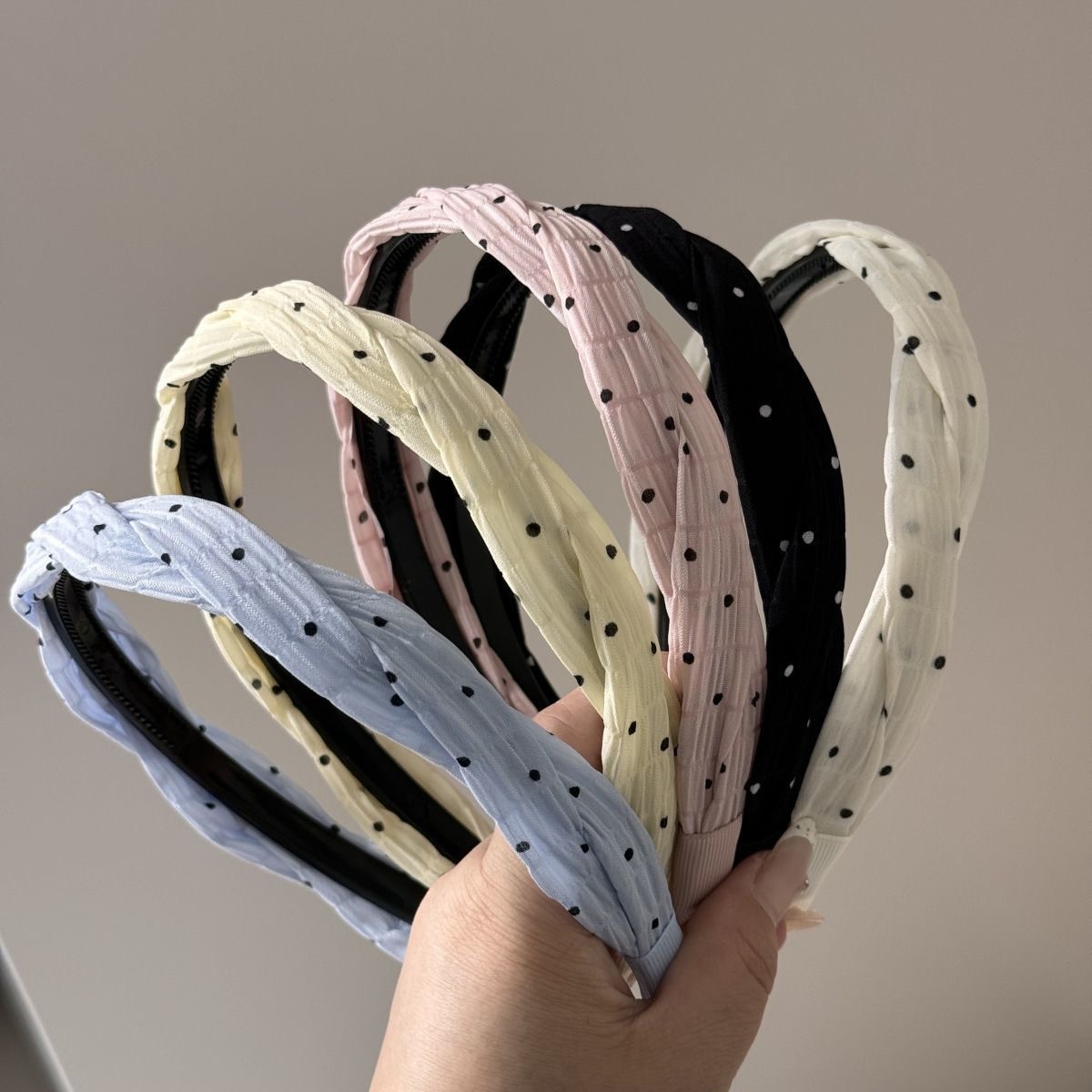 Sweet Korean-style solid-color polka dot hair band, women's cross-shaped high skull top, daily external wearing headband hair clip, high-end hair accessory Specification drawing