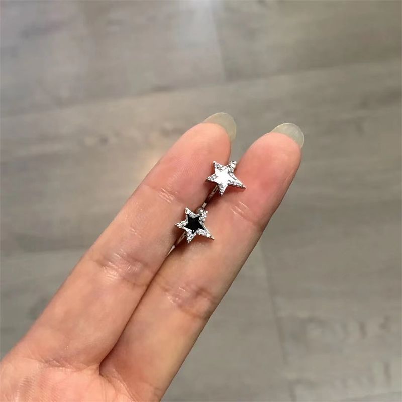 New sweet and cool girl with diamond black and white five-pointed star ear bone clips, a unique and elegant high-end simple stud earrings for women Specification drawing