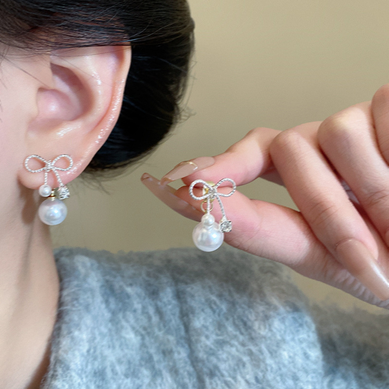 Super fairy bow pearl Zircon stud earrings for women, light luxury and high-end exquisite earrings, 2025 new style of internet-famous earrings details Picture