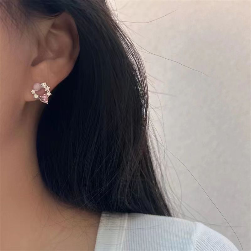 Sweet and cool pink heart-shaped zircon ear stud, glittering with diamonds, small star-shaped cat ear stud, niche cochlear stud earrings details Picture