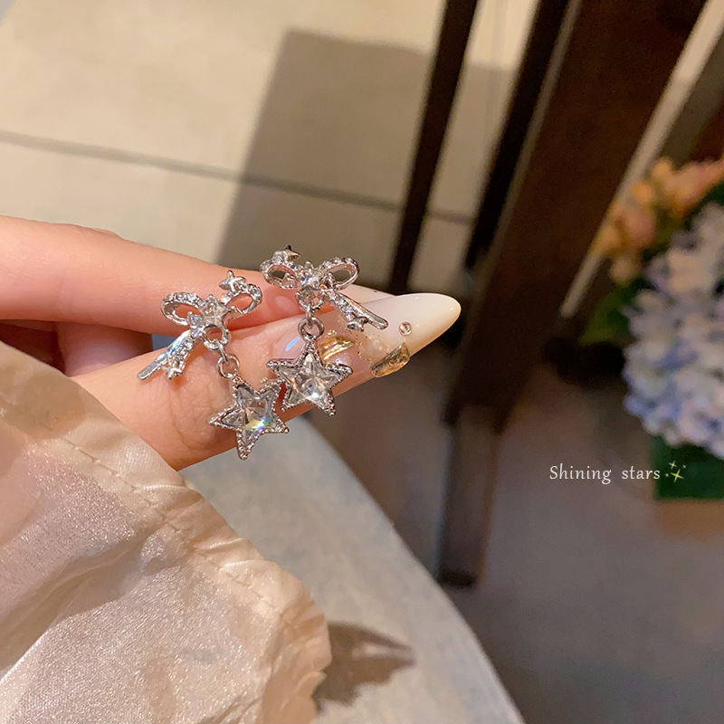 Korean bestsellers, exquisite zircon star earrings, versatile for women, with a light luxury and high-end feel. Bow stud earrings, elegant and stylish earrings full figure
