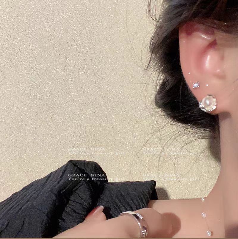 Irregular pearl stud earrings with a niche design for women, the new trendy earrings of 2025 are fashionable, high-end, and unique details Picture