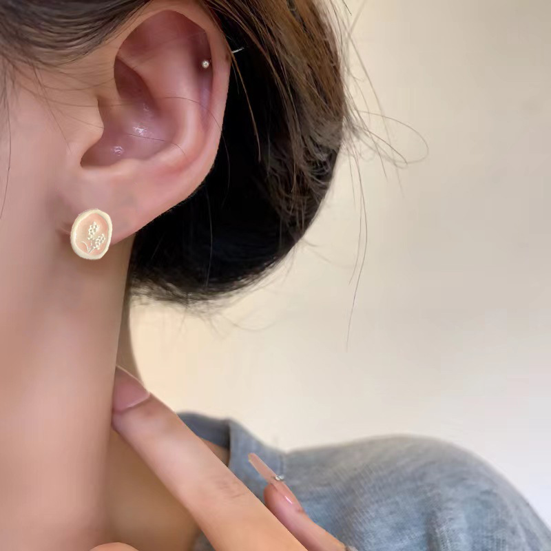 Spring flower stud earrings are a sweet and versatile Korean-style, unique and elegant design. They are gentle and ins-style earrings for sweet girls full figure