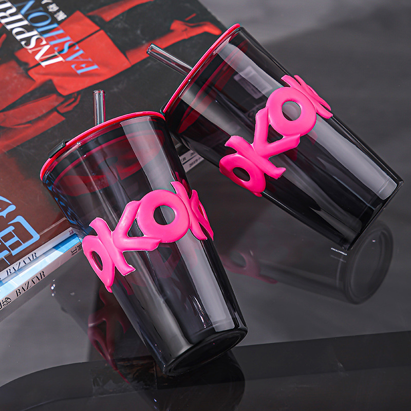 Fashionable straw glass water cup, pink high appearance level coffee cup, creative office home, opening event gift cup Application Scenario