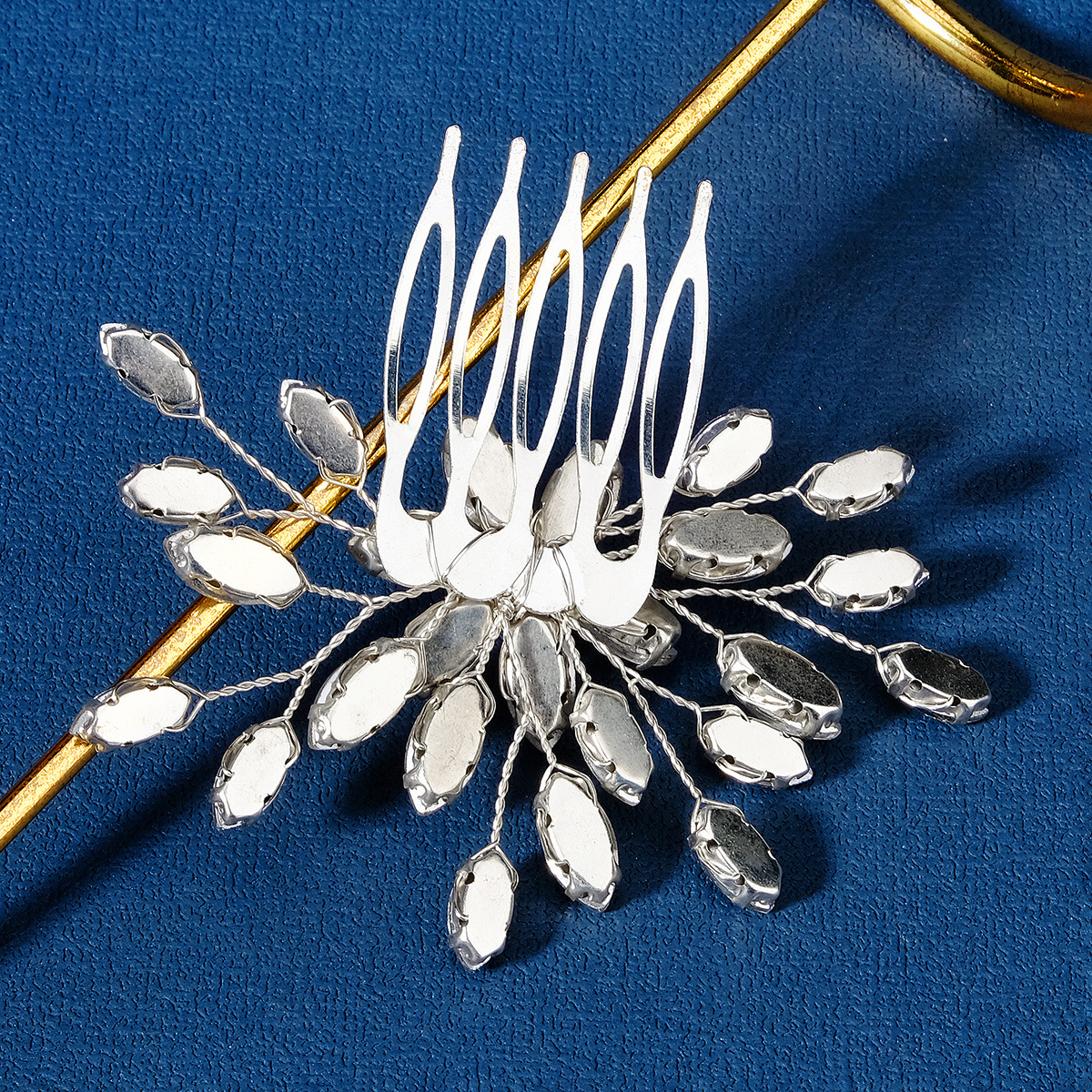 New Chinese-style bride's updo hair accessory, exquisite handcrafted side-inserted comb, light luxury horse's eye water diamond bangs, broken hair comb Application Scenario