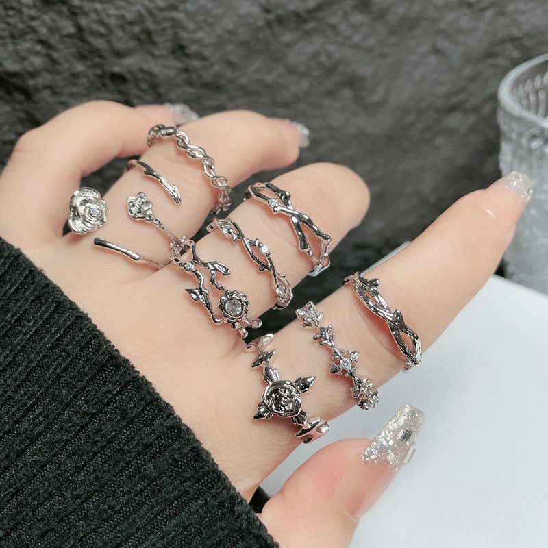 Plain ring, simple thorny rose open ring for women, irregular texture, pleated, fashionable, individual and versatile food ring full figure