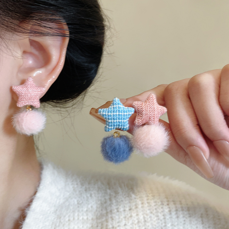 Autumn and winter plush star-shaped heart earrings for women, 2024 new best-selling retro high-end earrings, niche design stud earrings details Picture
