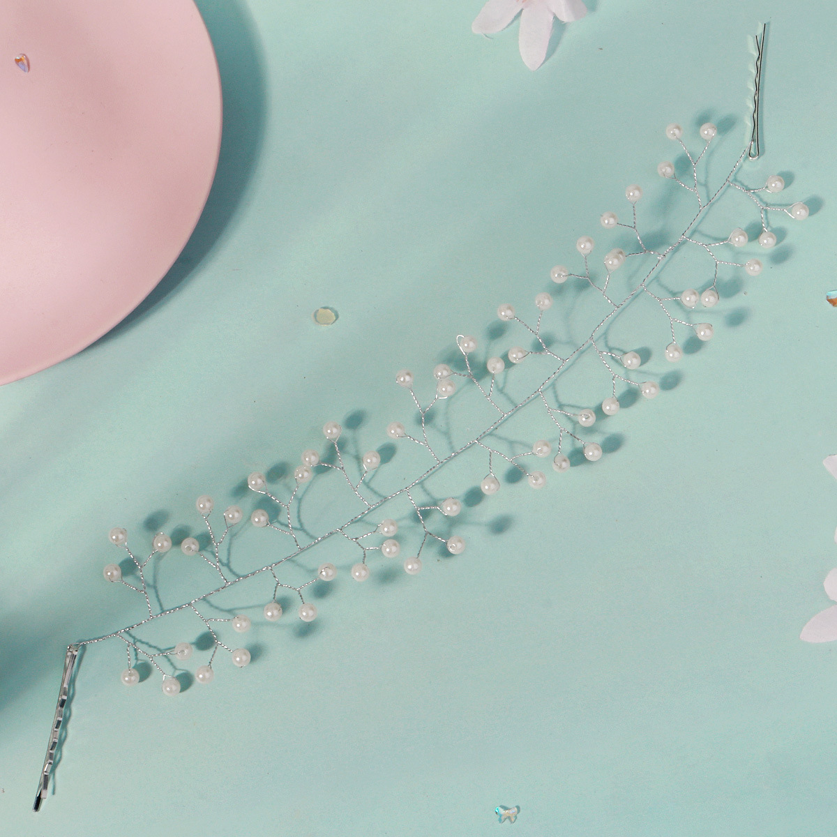 A beautiful bride's updo, pearl hair band, handcrafted copper wire beaded soft hair band, simple and versatile wedding dress headwear Specification drawing