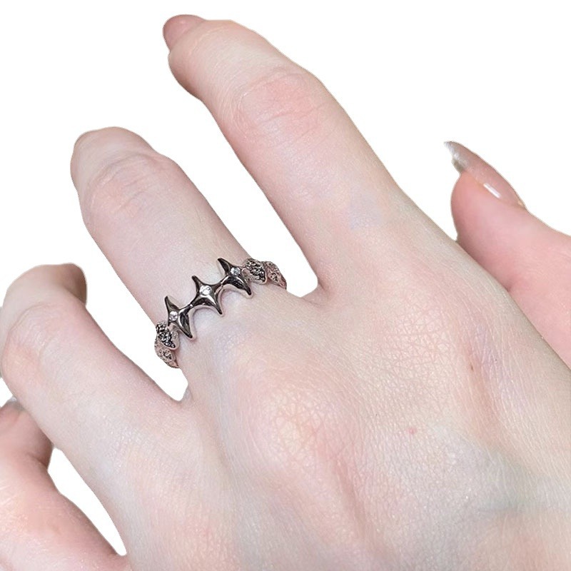 The French star-shaped ring is a delicate and niche design accessory with a cold and cool style. It features a sweet and cool stacked fashion and simplicity Item Picture