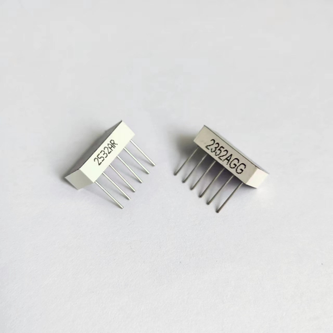 Direct sales from the factory of 0.25-inch 3-digit led digital tubes 2352AR high-brightness red light single-row 6-pin Specification drawing