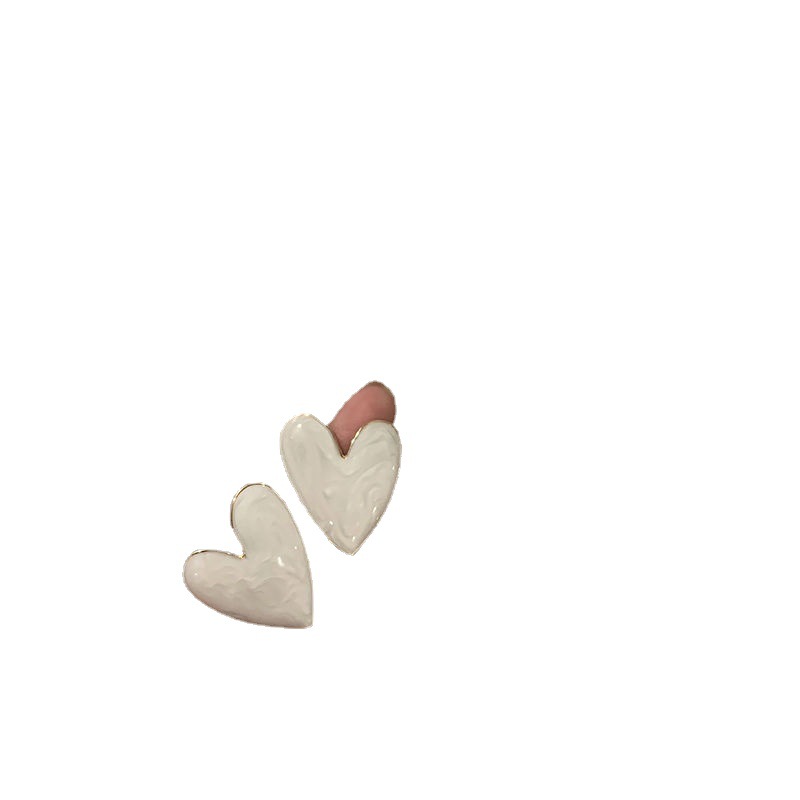 Autumn and winter heart-shaped milky white large earrings and stud earrings, cold style sweet earrings, round face women's earrings, 2025 new style Item Picture