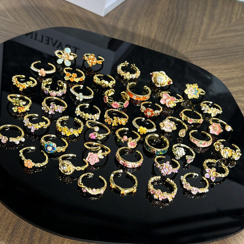 Wholesale hot-selling cross-border InS-style "A Hundred Flowers in Full Bloom" series of retro flower light luxury high-end rings and personalized accessories Application Scenario