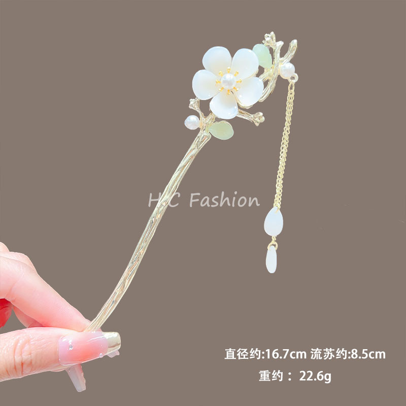 Hanfu walking hairpin, ancient-style coiled hair hairpin, new Chinese-style fish-tail flower tassel girl hairpin, Chinese-style hair accessory Application Scenario