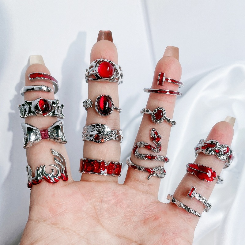 A high-end, light luxury red drip glaze open ring, irregular, fashionable and exquisite, with a cool and individualized style, is an index finger ring full figure