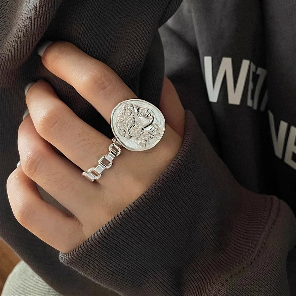 Heavy industry Irregular portrait ring for women, s925 sterling silver, high-end, niche index finger ring, fashionable, individual and cool ring Application Scenario