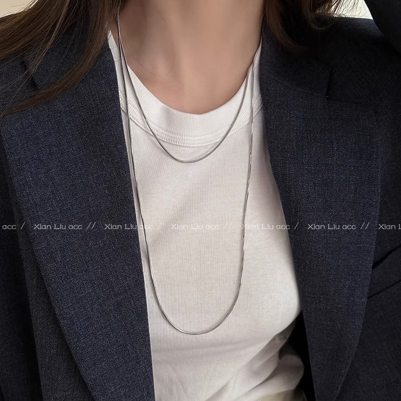 A long, layered golden snake bone chain and plain chain necklace with a simple and elegant style. It's a trendy and versatile sweater chain for women Application Scenario