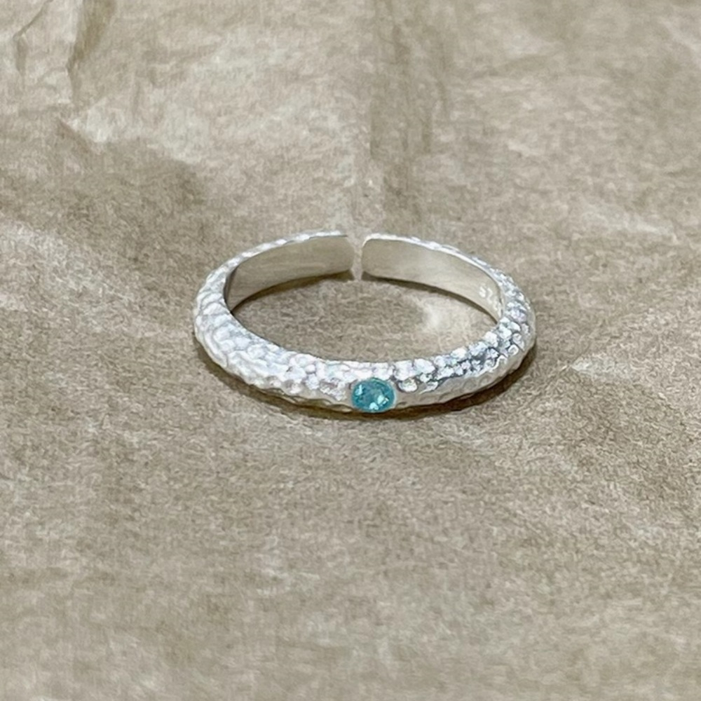 The Korean version aquamarine ring is a simple and fashionable tail ring for women. It features a unique design that is versatile and exudes a sense of sophistication. The opening is adjustable Specification drawing