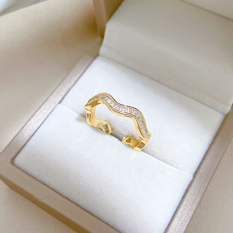 【 Real Gold 】 Meandering irregular-shaped zircon ring with adjustable opening, simple Japanese-style bracelet, couple rings Application Scenario