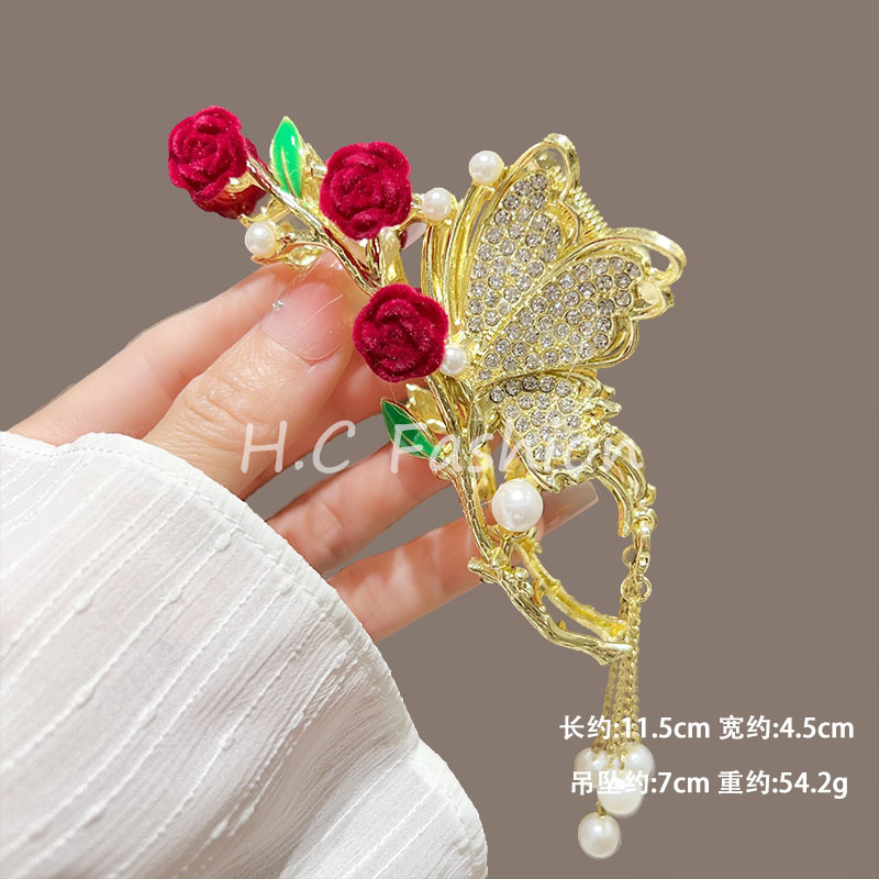 The new elegant chanel-style hair clip exudes a sweet and feminine charm. It features a rose flower grab clip, a stepping tassel, and a shark clip Specification drawing