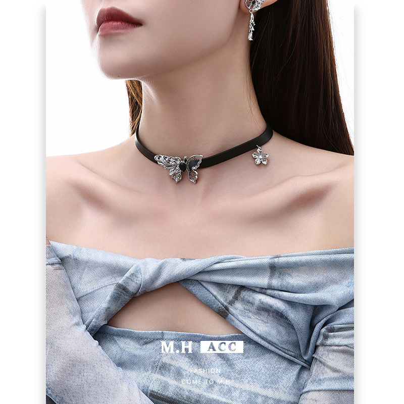 New calligraphy and painting butterfly necklace for women, with a new Chinese style and high-end feel, black leather collar, punk trend wholesale necklace full figure