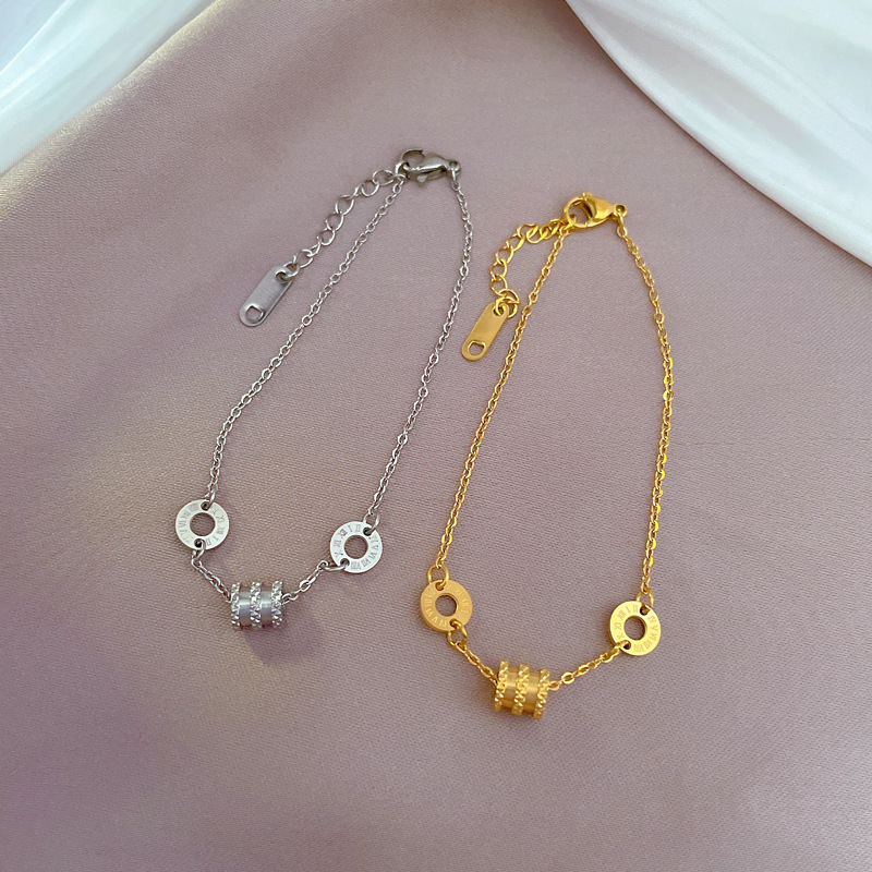 【 All-titanium Steel 】 Dongdaemun's unique round plate waist letter chain bracelet, a retro best friend of a female Internet celebrity details Picture