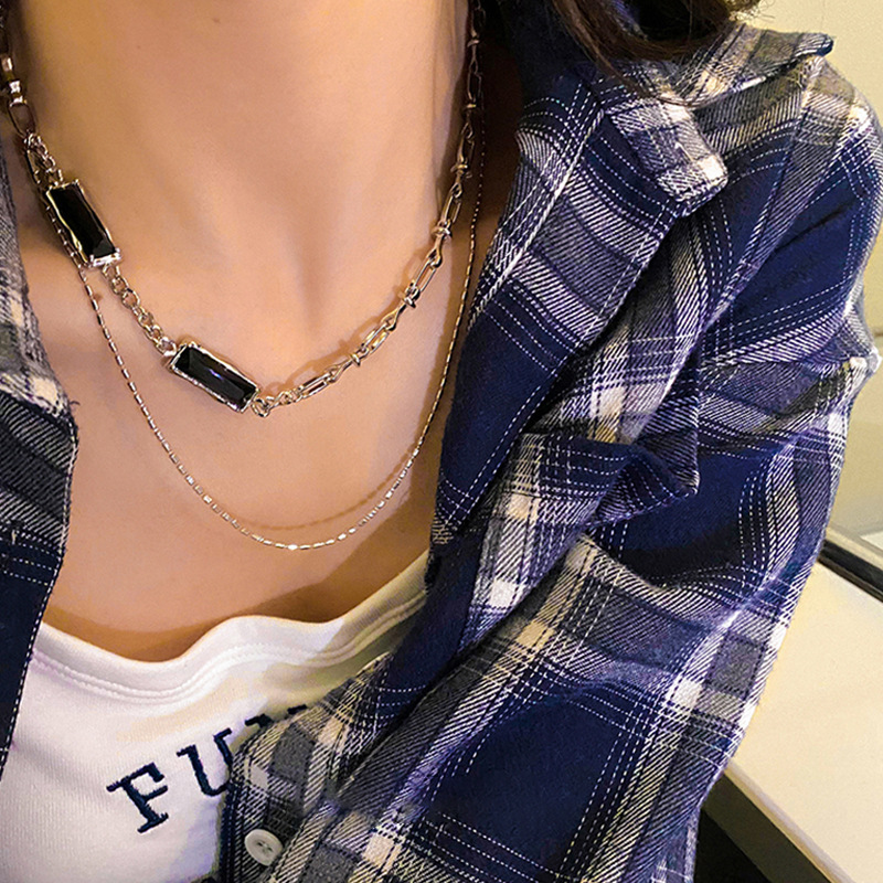 Black Gemstone Layered Necklace 2023 New Women's unique design sense hip-hop sweater Chain necklace Application Scenario