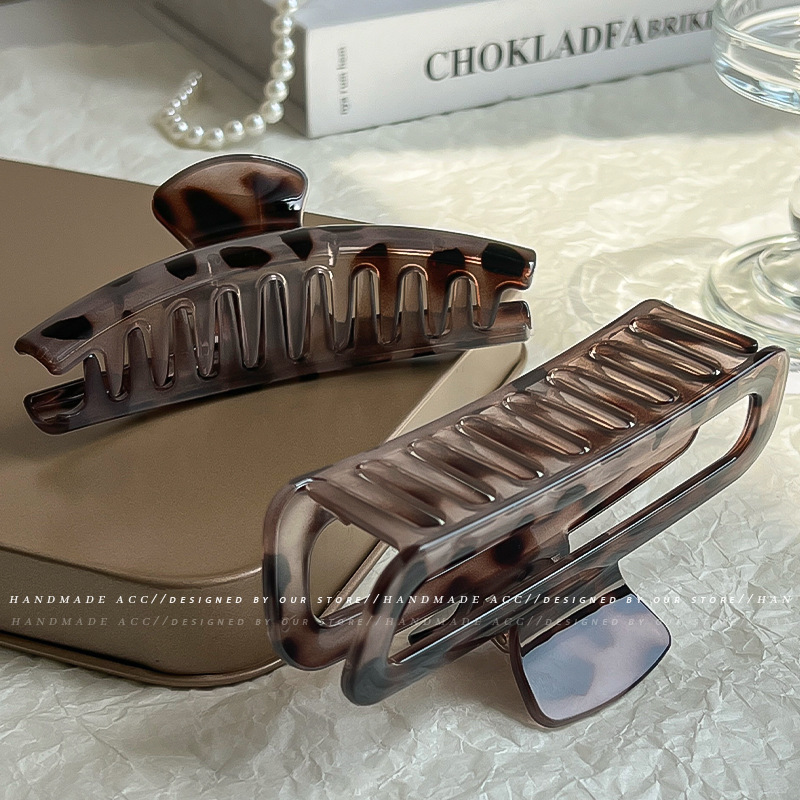 Leopard print hairpin women's hair accessory, with a large amount of hair, the back of the head, the updo hair clip, large size, high-end and elegant, shark clip headwear Specification drawing