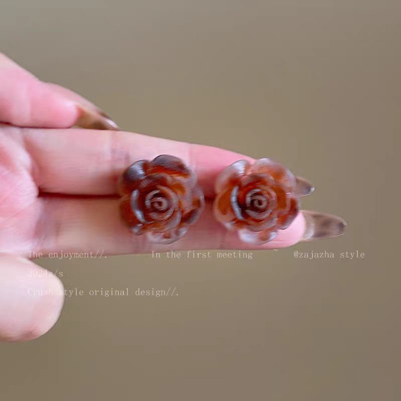 Retro red rose stud earrings for women 2025 New bestsellers autumn and winter retro flower-dyed earrings, elegant earrings Specification drawing