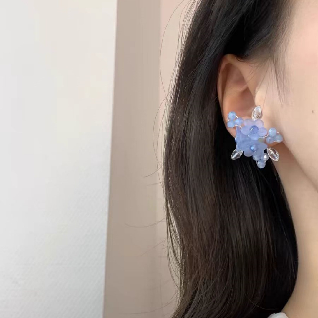 Summer's milk blue ~ Super fairy-sweet and fresh baby blue beaded flower stud earrings wholesale details Picture
