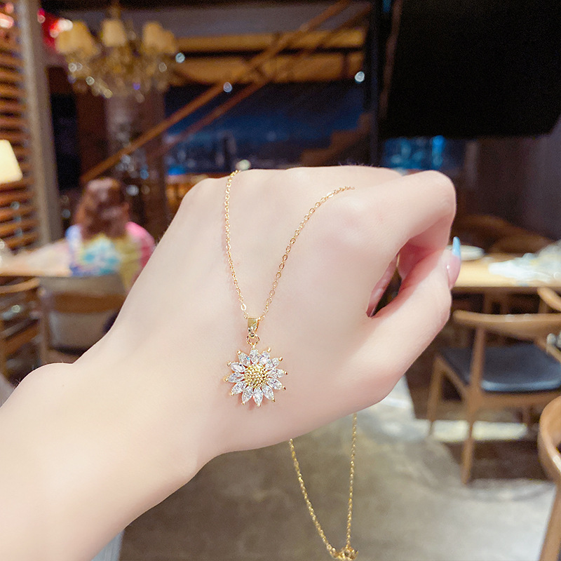 The new Zircon sunflower titanium steel necklace for women in 2025 features a niche design sense, a fashionable and high-end collarbone chain Specification drawing